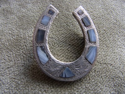 Scotish horse shoe brooch_d0164437_16561818.jpg