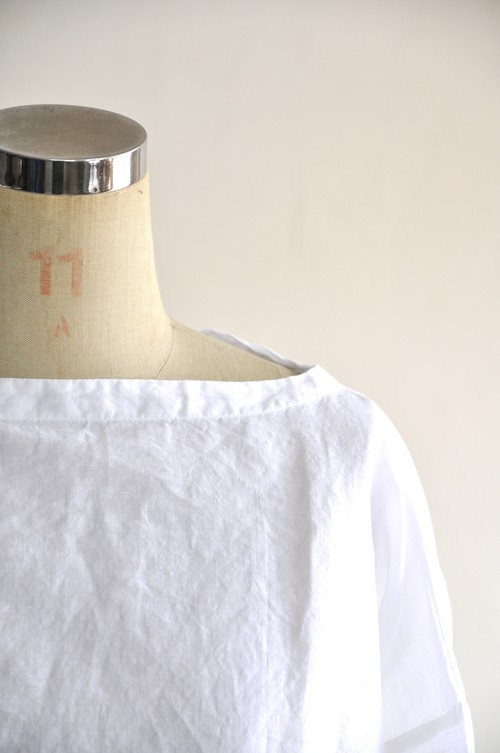  j u j u d h a u　BOAT NECK(LINEN COTTON WHITE)_d0120442_21561697.jpg