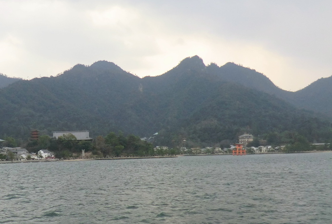 No375 初登りは広島・宮島の二つの三角点弥山_b0185573_17274070.jpg