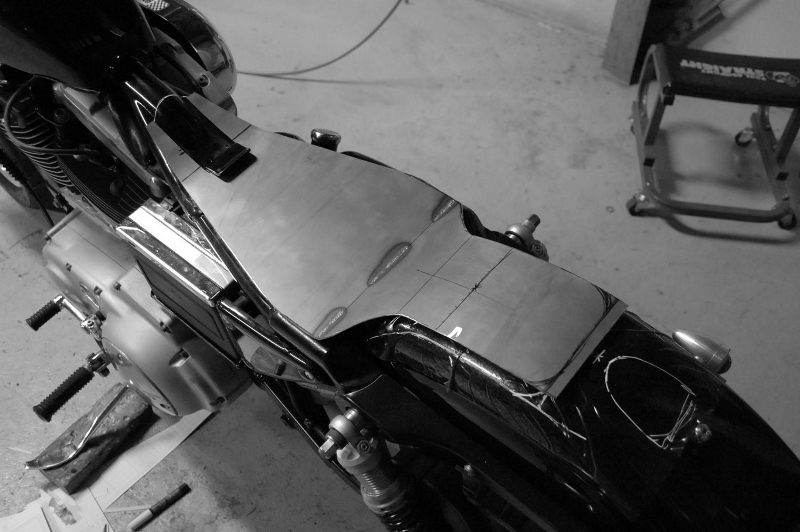 ハーレー ワンオフ シート 製作 : THE OLD SPEED FACTORY
