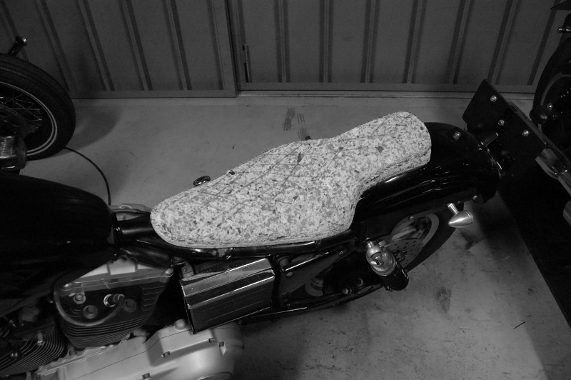 ハーレー ワンオフ シート 製作 : THE OLD SPEED FACTORY ハーレー ワンオフ シート 製作 : THE OLD SPEED FACTORY