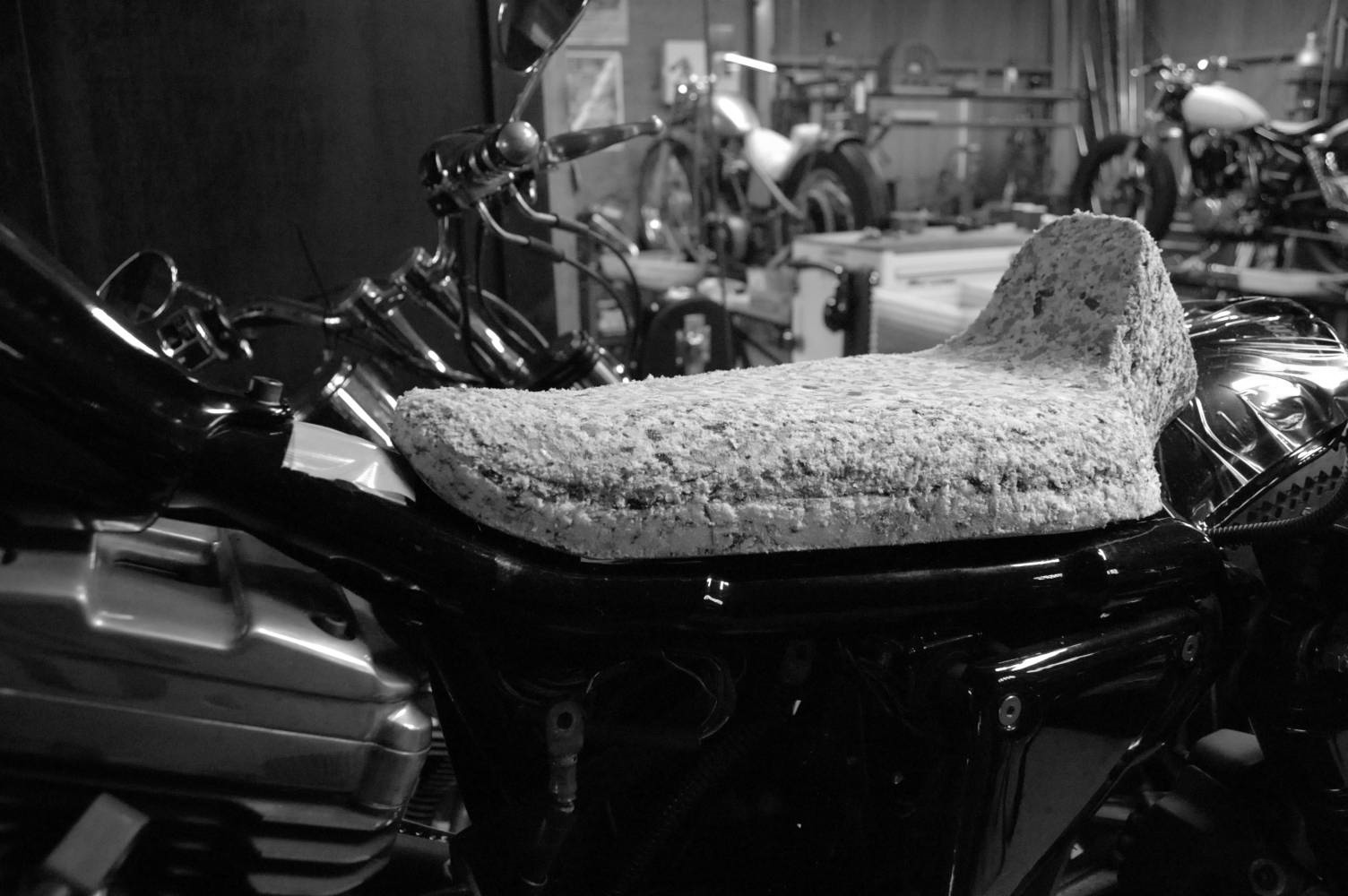 ハーレー ワンオフ シート 製作 : THE OLD SPEED FACTORY ハーレー ワンオフ シート 製作 : THE OLD SPEED FACTORY