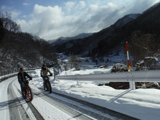 ファットバイクで雪遊び　２０１５年２月_c0132901_17523075.jpg