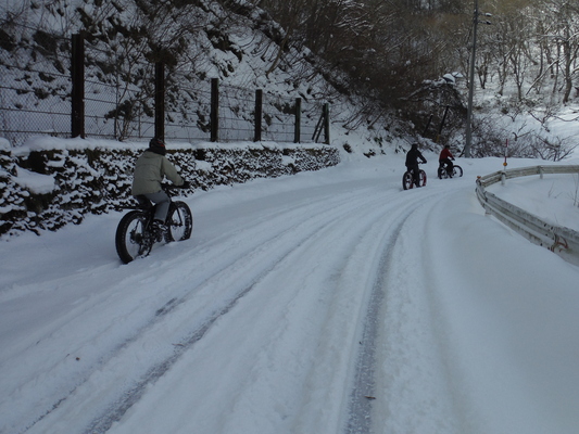 ファットバイクで雪遊び　２０１５年２月_c0132901_17552026.jpg