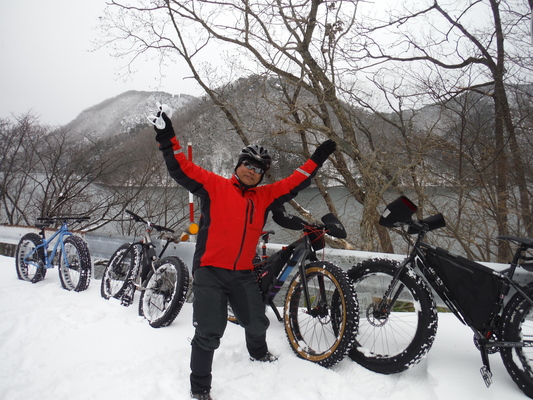 ファットバイクで雪遊び　２０１５年２月_c0132901_17554113.jpg