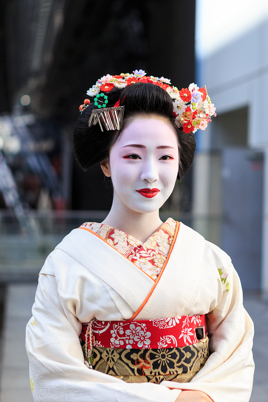 祇園甲部の舞妓・まめ藤さんの写真 | 花街タイムズ