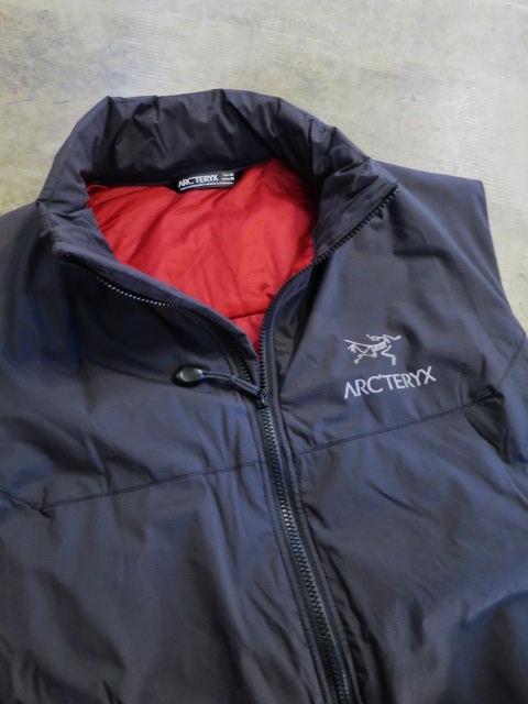 ARK\'TERYX より・・・お初、人気のATOM のVEST 版・登場です!♪!_d0152280_19193736.jpg