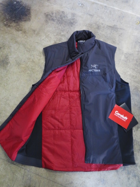 ARK\'TERYX より・・・お初、人気のATOM のVEST 版・登場です!♪!_d0152280_19194681.jpg