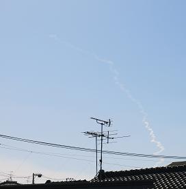 開店前、南東の空にＨ２Ａロケット27号機の軌跡を確認！_e0130185_1154524.jpg