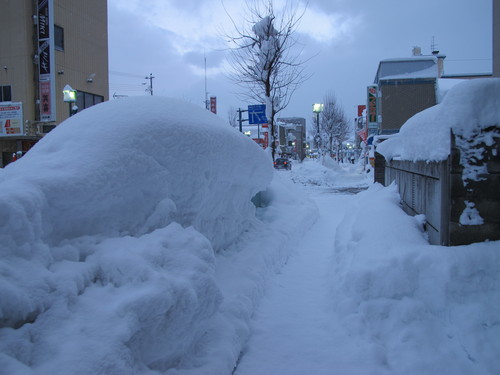 １日前は４３ｃｍの大雪の中、米沢駅へ　２月　２日・・・１_c0075701_18521860.jpg