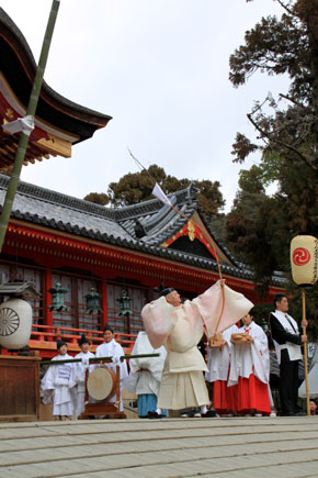 15節分会2 石清水八幡宮 豆まき_e0048413_20504547.jpg