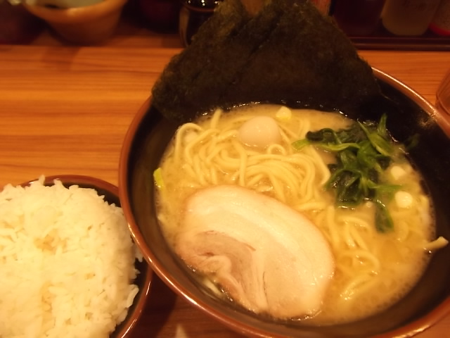 横濱家系ラーメン 壱角家_a0148953_13432554.jpg