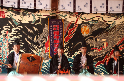 15節分祭3 松尾大社 石見神楽_e0048413_204777.jpg