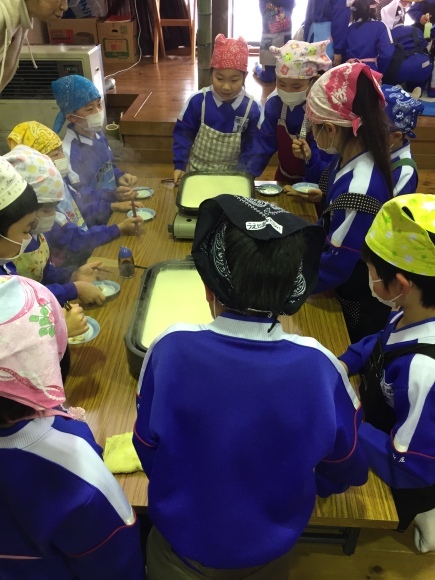 大豆の加工してみたよ!!北新庄小学校3年生の皆さん_e0061225_11235977.jpg