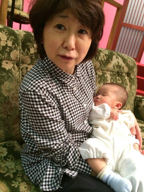 上手に笑えないまさこさん のまさこさんこと、谷部聖子ちゃんが、赤ちゃんと稽古場に~~~□_a0163623_0201664.jpg