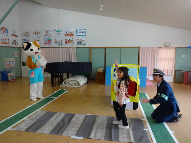 交通安全教室がありました!_d0166047_1226447.jpg
