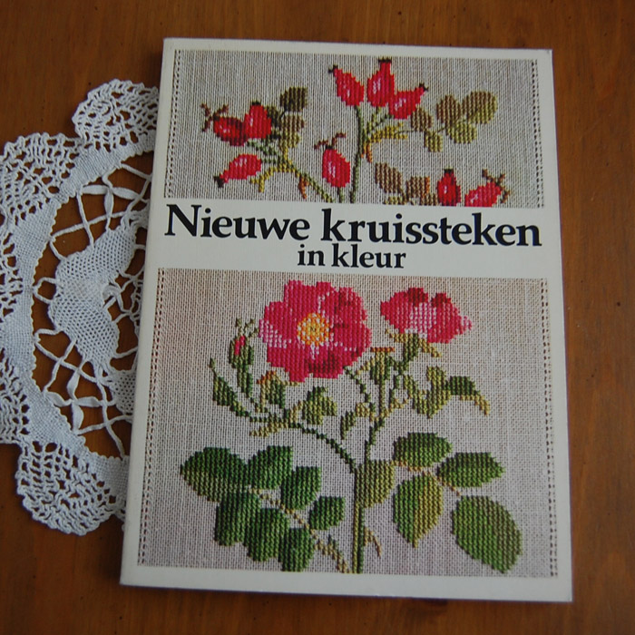 ヨーロッパ刺繍図案 ハンドメイドとフランス雑貨 アンティーク