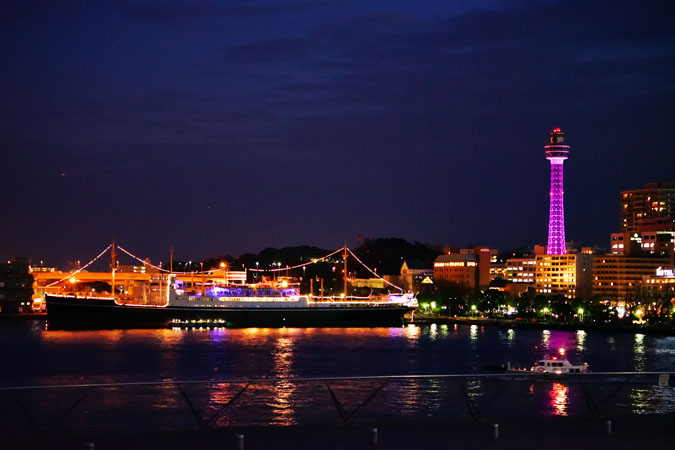 横浜港の大桟橋からの夜景_a0263109_11235610.jpg