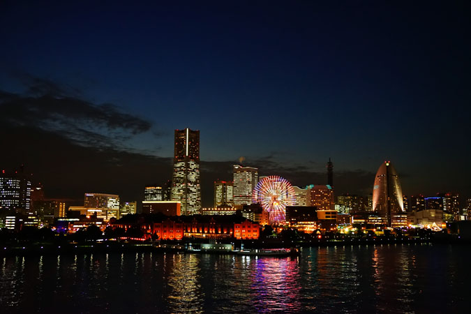 横浜港の大桟橋からの夜景_a0263109_11235981.jpg