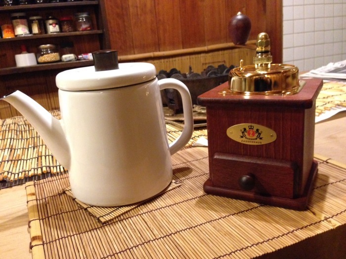 ザッセンハウスのコーヒーミルと野田琺瑯のポット 良き道具は大切。_a0334793_19493191.jpg