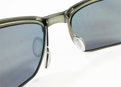 OAKLEYカーボンファイバー搭載新作ハーフリムサングラスTINFOIL CARBON(ティンフォイル カーボン)入荷!_c0003493_9494397.jpg