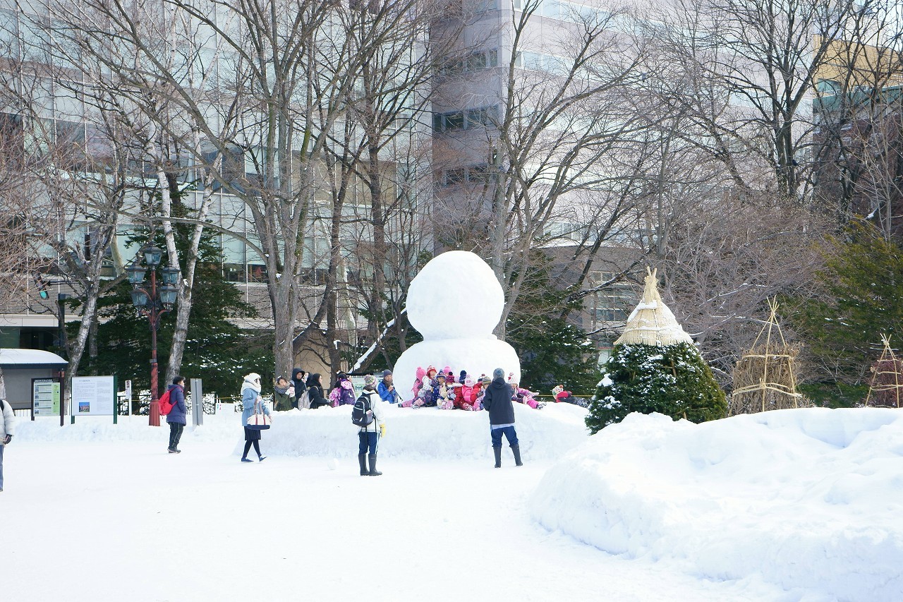 今年の雪だるまの風景～道庁前庭2015_b0225108_11124556.jpg