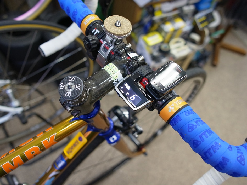 シマノXTR Di2システムインフォメーションディスプレイをロード