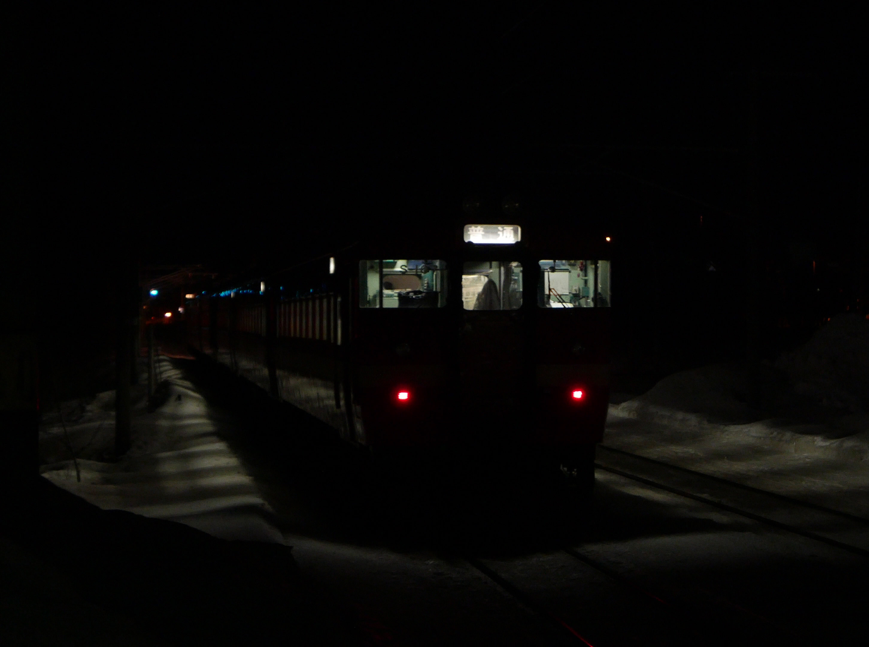 大麻駅２３時４０分　その１_f0027355_2248338.jpg