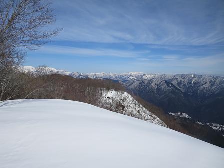 ツルベ岳1032.3ｍ　　展望と自然林の、イイ山でした_f0302771_14111638.jpg