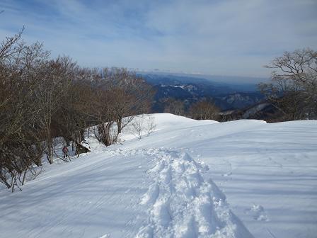 ツルベ岳1032.3ｍ　　展望と自然林の、イイ山でした_f0302771_14122530.jpg