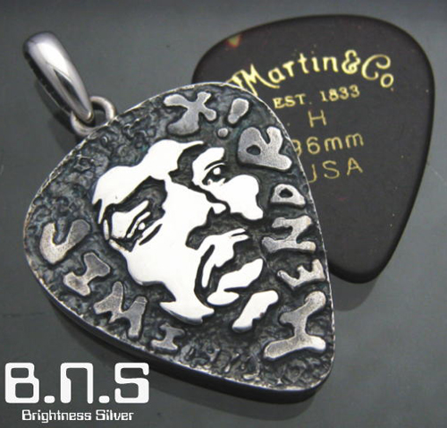 Rockな匂いのする「Guitar Pick型のPendant」。_e0053731_1436144.jpg