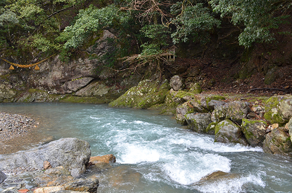 今年最初の水汲み_e0164563_9265728.jpg