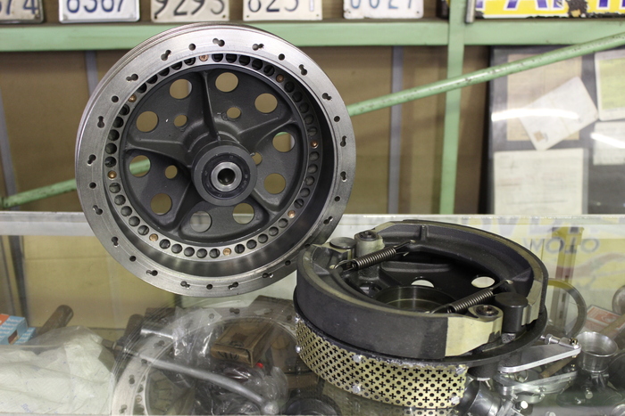 ドラムブレーキ色々。 : Bat Motorcycles Italian