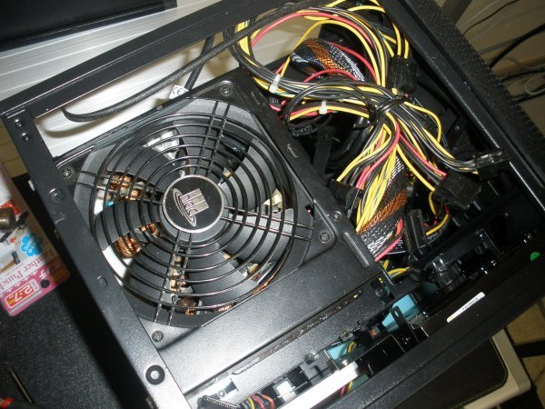かっこいいmini Itx専用ケース Core V1レビュー 2 組み立て なにも思いつかなくなったブログ