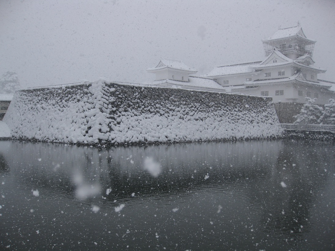 大雪の中の「富山城」_f0281398_1713446.jpg