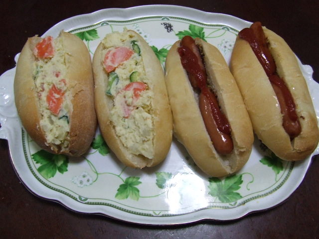 ドッグパンの朝食_f0019498_15315994.jpg