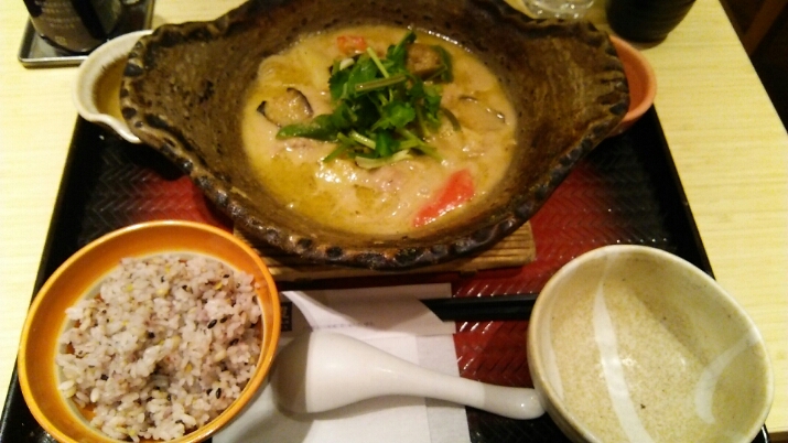 鶏と野菜のグリーンカレー鍋定食@大戸屋_c0212604_1833877.jpg