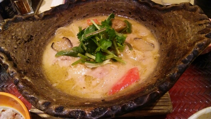 鶏と野菜のグリーンカレー鍋定食@大戸屋_c0212604_1841414.jpg