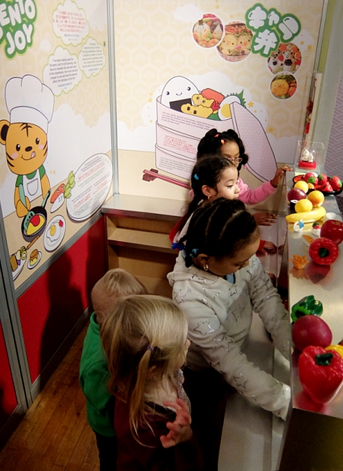 NYの子ども博物館の天才的な「日本の食文化」の紹介方法_b0007805_11593193.jpg
