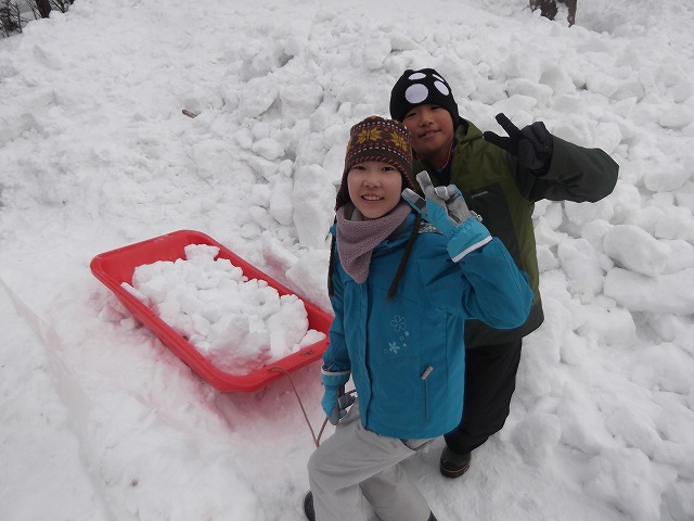 おとどけアート　山鼻小学校×持田敦子　「最初のミッション、雪山づくり」_a0062127_1794129.jpg