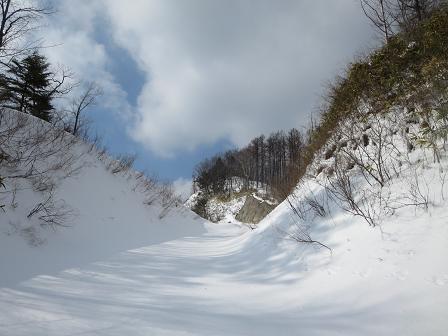 三階峰　　林道ラッセル修行・山頂は目の前・・_f0302771_1511649.jpg