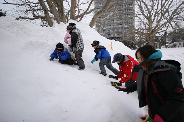 おとどけアート 山鼻小学校×持田敦子 「雪山をもっと、」_a0062127_853491.jpg