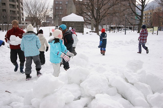 おとどけアート 山鼻小学校×持田敦子 「雪山をもっと、」_a0062127_853694.jpg
