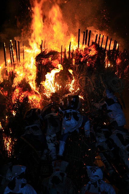 鳥羽の火祭り_f0288049_2325597.jpg