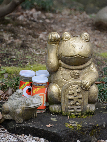 福岡の珍スポット!3000体のカエルオブジェが並ぶ!かえる寺(如意輪寺)_e0171573_23424967.jpg