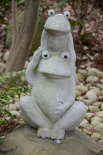 福岡の珍スポット！3000体のカエルオブジェが並ぶ！かえる寺（如意輪寺）_e0171573_2345533.jpg