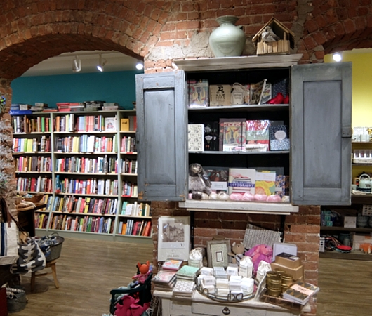 NYの小さな独立系本屋さん「ブック・カルチャー」（Book Culture）_b0007805_23522167.jpg