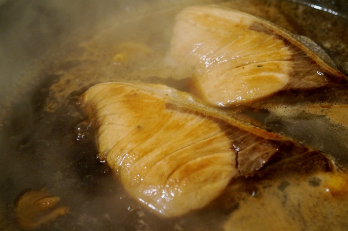 バレンタインディナー❤【①鰤の照り焼き】料理は　家で色々作って娘夫婦宅へ持参しました♪_b0033423_13333438.jpg