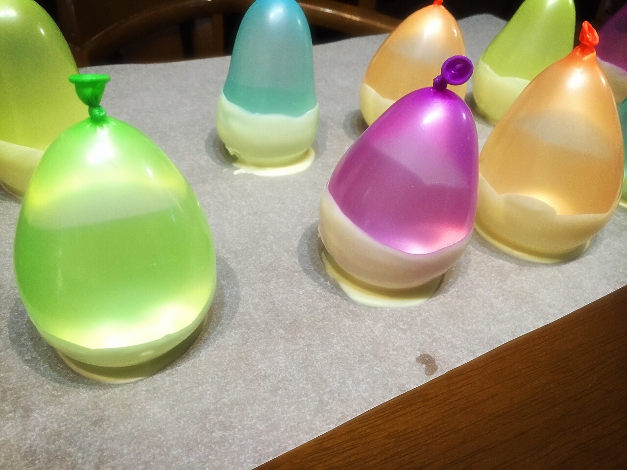 セリアの水風船でチョコの器 友チョコ作り Taste Season いいんちゃう セリアの水風船でチョコの器 友チョコ作り Taste Season いいんちゃう