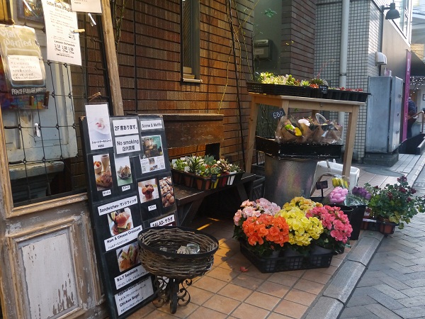 花屋さんがプロデュースするお洒落なカフェ ピースフラワーマーケット カフェ 横浜元町 ｎｏｎ ｓｔｒｅｓｓ ｌｉｆｅ